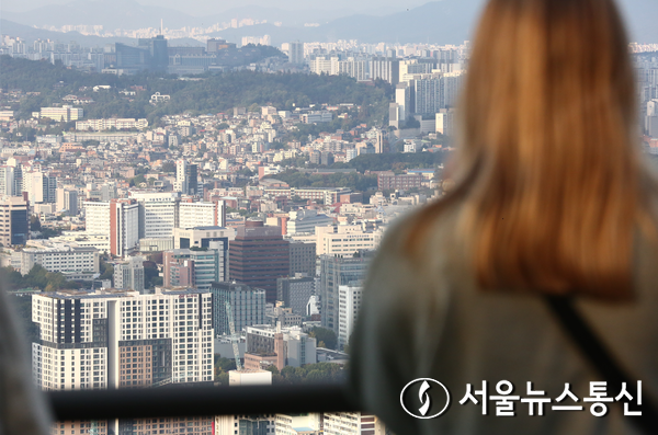 지난달 생애 첫 주택 매수자가 올해 들어, 지난해 같은 달과 비교하면 2배 이상으로 가장 많은 것으로 나타났다.  (남산 2023.10.23) / 사진 = 서울뉴스통신 이성현 기자