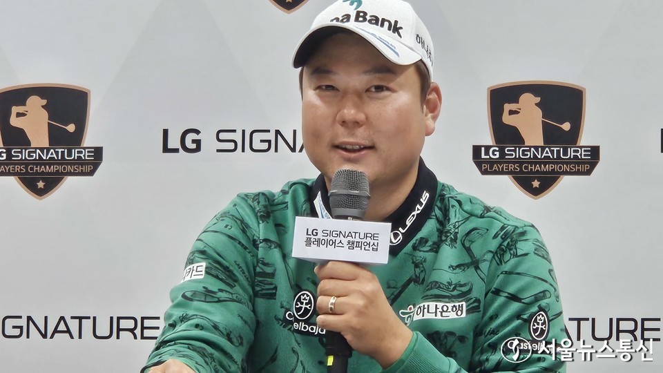 함정우는 “제네시스 대상을 차지하면, 1억 원의 보너스 상금, 제네시스 차량, 투어시드 등의 혜택이 있다는 걸 알고 있다”며 “PGA투어 큐스쿨 최종전 직행 자격이 가장 바란는 바”라고 라운드 후 기자실에 들려 밝혔다. /사진 이민희 기자 