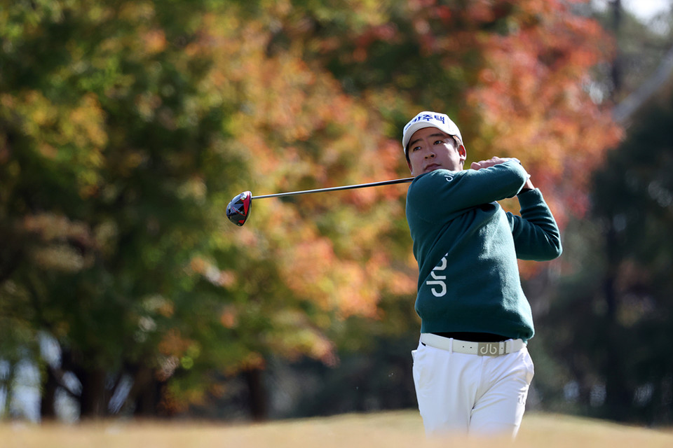 김승혁이 7번홀에서 세컨 샷 하고있다. /KPGA