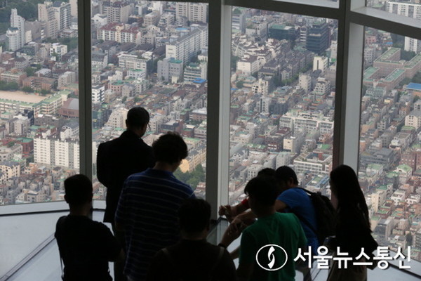 서울 송파구 롯데월드타워에서 바라본 서울시내 아파트단지 모습 / 사진 = 서울뉴스통신 DB