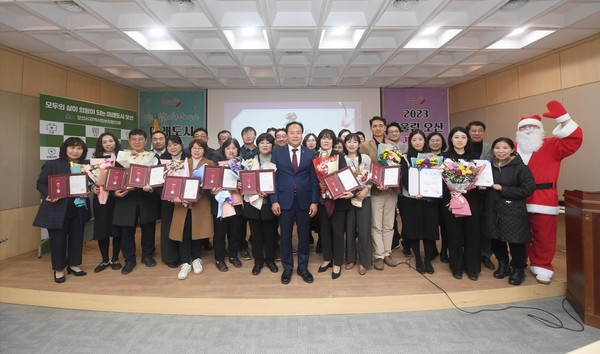 오산시지역사회보장협의체가 오산고용복지+센터에서 ‘2023년 제9회 어울림 오산 성과보고회’를 개최했다. [사진=오산시]