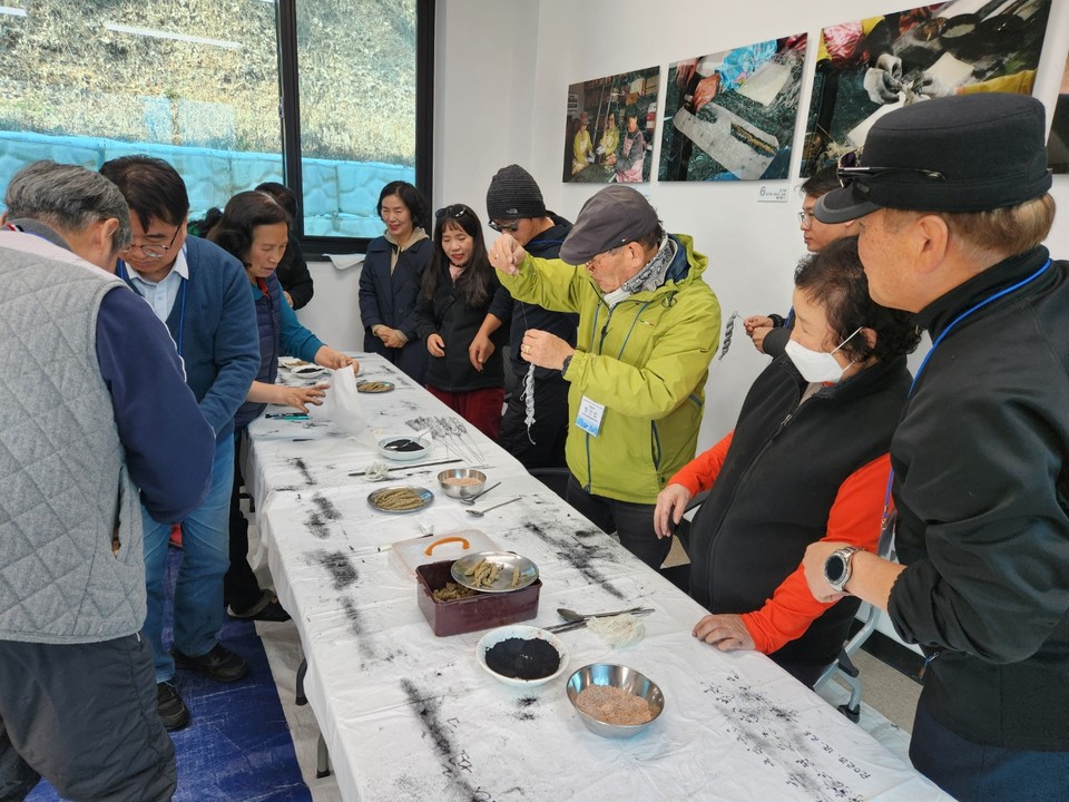전라북도 관광마케팅종합지원센터는 전라북도 무주군을 중심으로 28일부터 29일까지 1박 2일간 ‘여행기자단 초청 팸투어’를 추진했다. 낙화놀이 전수관 체험