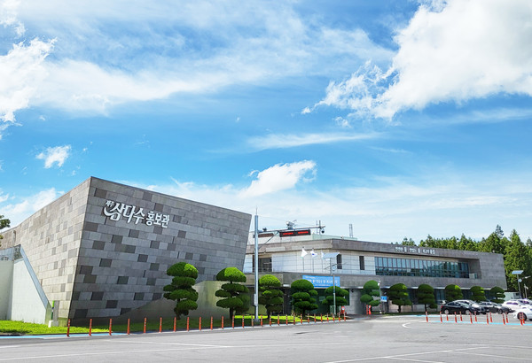 제주도청 정보정책과에서 추진 중인 ‘사랑의 그린PC 보급사업’ 동참을 위해 PC 26세트를 제주도에 기증했다.