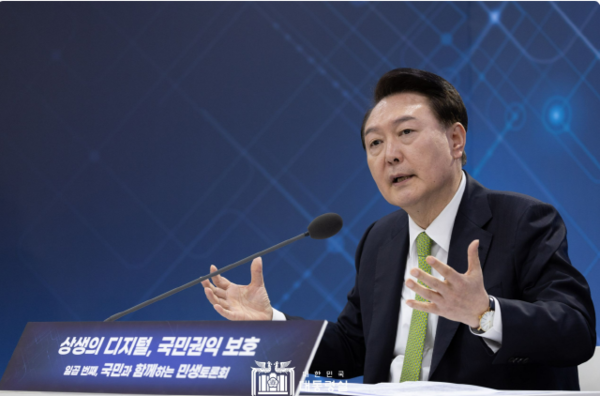 윤석열 대통령이 30일 경기 성남 판교제2테크노밸리 기업지원허브에서 상생의 디지털, 국민권익 보호 주제로 열린 일곱 번째 국민과 함께하는 민생토론회에서 마무리 발언을 하고 있다. 2024.01.30./사진=대통령실 제공