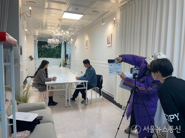 영화 연출은 신표 감독이 맡았으며, 실험적인 영상 제작을 시도했으며 이번에도 아이폰으로 촬영했다. (20204.0303) / 사진 = 신표팩토리-K Solution 제공