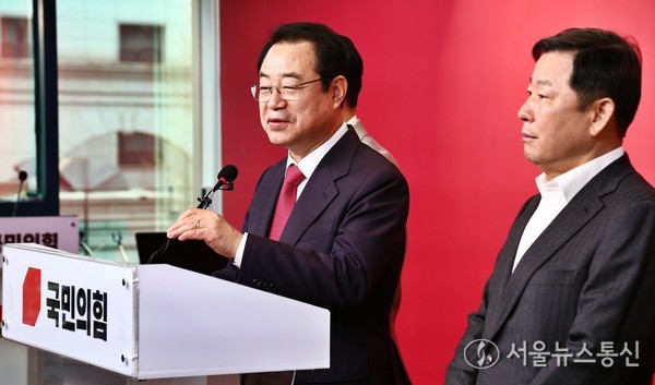 정영환 국민의힘 공천관리위원장이 5일 오전 서울 여의도 국민의힘 중앙당사에서 제16차 회의 결과를 발표한 뒤 취재진의 질문에 답변하고 있다. 2024.03.05. / 서울뉴스통신 이민희 기자 nimini73@daum.net