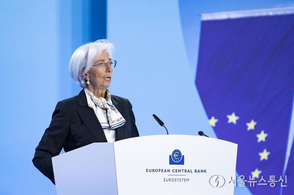 크리스틴 라가르드 유럽중앙은행(ECB) 총재가 7일 독일 프랑크푸르트 ECB 본사에서 열린 기자회견에서 발언하고 있다. 사진=신화통신