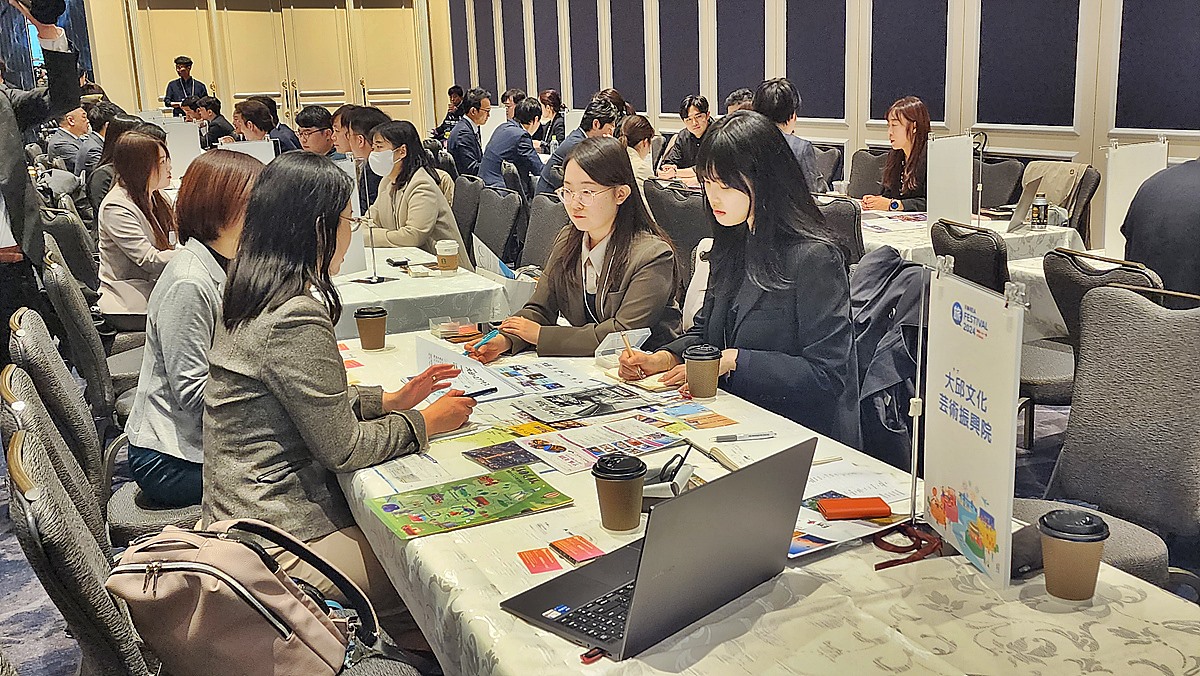 대구시와 대구문화예술진흥원 관광본부는 지난 21일부터 24일까지 4일간 일본 오사카 및 도쿄에서 개최된 K-관광 로드쇼에 참가해 일본 현지 관광업계와 잠재 관광객을 대상으로 대구 관광의 매력을 홍보했다.