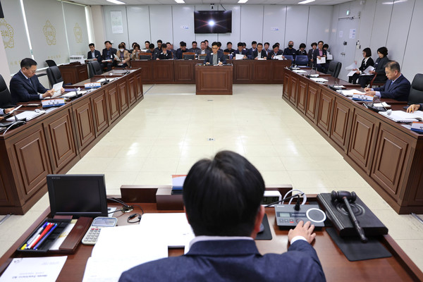 안성시의회가 2023회계연도 결산검사위원을 위촉했다. [사진=안성시의회]
