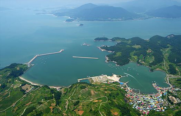 여수시 화정면의 아름다운 자연이 숨 쉬는 ‘낭도마을’이 해양수산부의 ‘4월 어촌여행지’로 선정됐다. / 여수시 제공