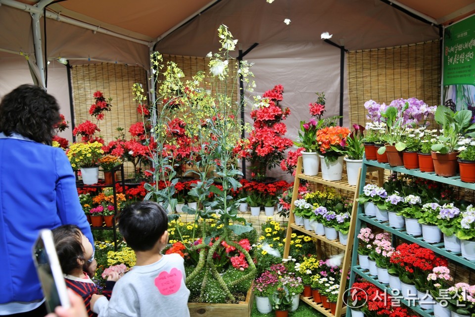 ‘2024 대한민국 어린이박람회’(이하 어린이박람회)가 4월 12일(금), 13일(토) 서울 강남구 코엑스 Hall D에서 열린 가운데 현장에선 '어린이를 위한 체험'을 주제로 하는 총 40개의 부스가 마련됐다. (2024.04.12) / 사진 = 서울뉴스통신 이성현 기자