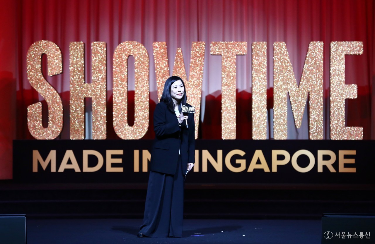 싱가포르관광청은 18일 오후 서울 새빛섬 플로팅아일랜드 컨벤션 2층에서 싱가포르관광청의 새 브랜드를 발표했다. 써린 탄 싱가포르관광청 북아시아국장은 “싱가포르관광청의 새 브랜드 ‘Made in Singapore’는 싱가포르에서만 경험할 수 있는 특별한 순간을 보여준다”며 “‘Made in Singapore’는 싱가포르를 다음 여행지로 떠올리게 한다”고 우선 밝혔다. 써린 탄 싱가포르관광청 북아시아 국장 