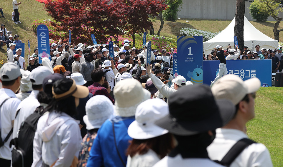 27일 경기도 여주 페럼클럽에서 열린 한국프로골프투어(KPGA) 2024 우리금융챔피언십 3라운드에서 임예택이 1번홀에서 드라이버로 티샷하고 있다. 사진제공 KPGA