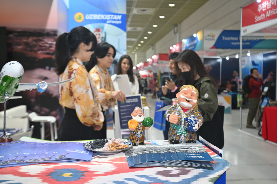 제39회 서울국제관광전(SITF 2024)이 오는 9일~12일까지 4일간, 서울 코엑스 A홀에서 열린다. 주최사인 코트파는 제3회 ‘2024 세계관광산업컨퍼런스’도 동시에 개최한다고 7일 밝혔다. 이번 국제관광전은 필리핀, 태국, 베트남 등 7개국 관광 장관이 참석하며, 40여 개국 400여 기관‧단체 총 500 부스의 규모로 치러진다. 사진제공 코트파 