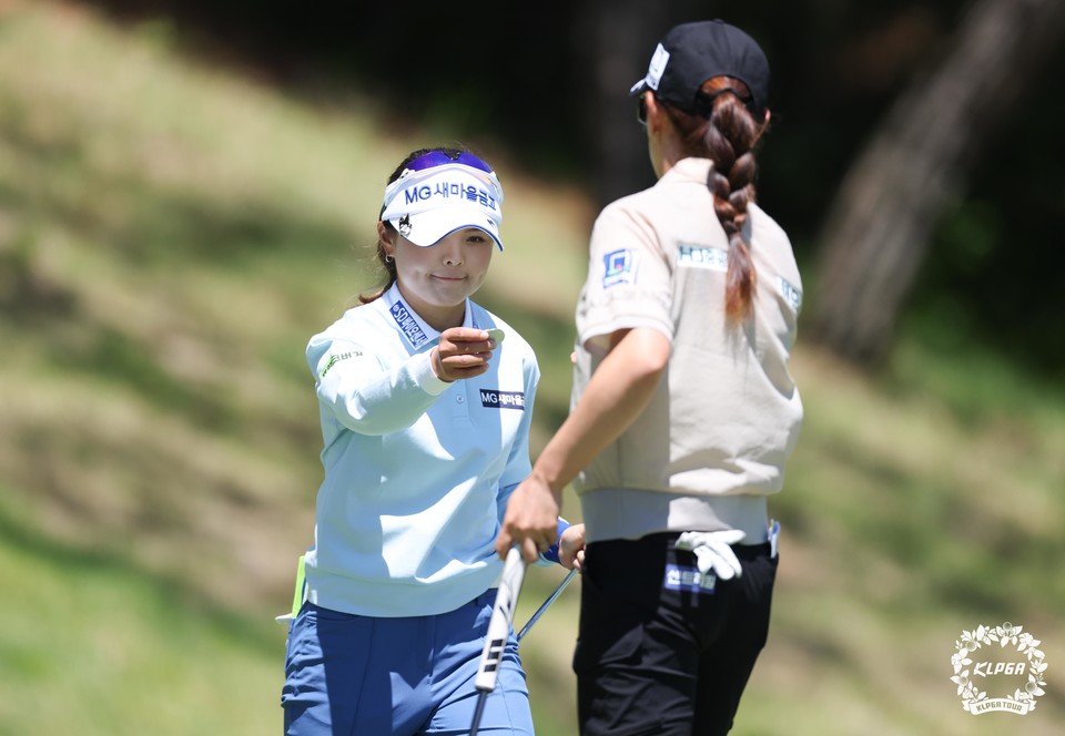 송가은 2024두산매치플레이 2R 2번홀 박주영에게 컨시드 /KLPGT