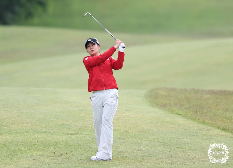 이소영 2024 두산메치플레이 16강전 1번홀 아이언샷