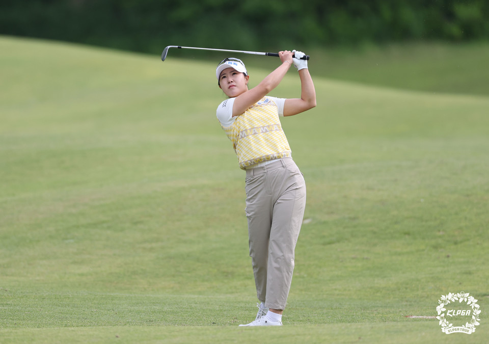 고지우 2024 두산메치플레이 16강전 1번홀 아이언샷