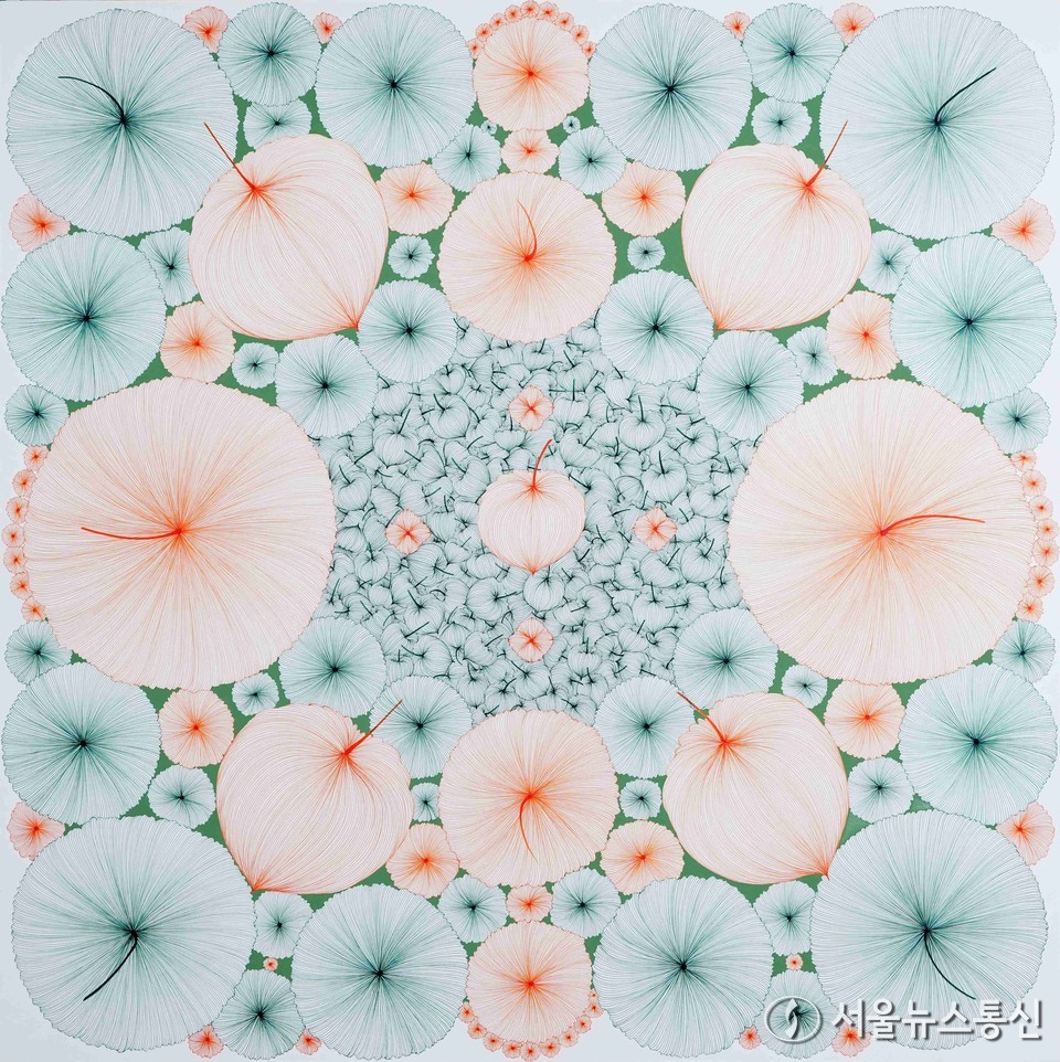 이애리, Good Luck in 꽈리24-59, 130.3x130.3cm, 장지에, 주묵, 피그먼트 잉크, 과슈, 2024 / 사진 = 비디갤러리 제공