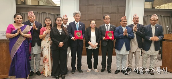 주한 네팔대사관 죠티 피약쿠렐(번다리) 대사는 27일 오후 서울 중구 프레스센터에서 개최된 ‘네팔 관광 홍보 이벤트 및 B2B 미팅’행사에서 “현재 대한항공만이 직항을 운항 중인데 빠른 시일내 직항노선 등을 추가하고 관광 등 투자 유치 프로젝트를 실시한다”고 밝혔다. 