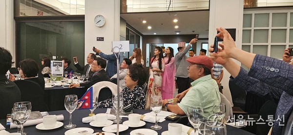 주한 네팔대사관 죠티 피약쿠렐(번다리) 대사는 27일 오후 서울 중구 프레스센터에서 개최된 ‘네팔 관광 홍보 이벤트 및 B2B 미팅’행사에서 “현재 대한항공만이 직항을 운항 중인데 빠른 시일내 직항노선 등을 추가하고 관광 등 투자 유치 프로젝트를 실시한다”고 밝혔다. 