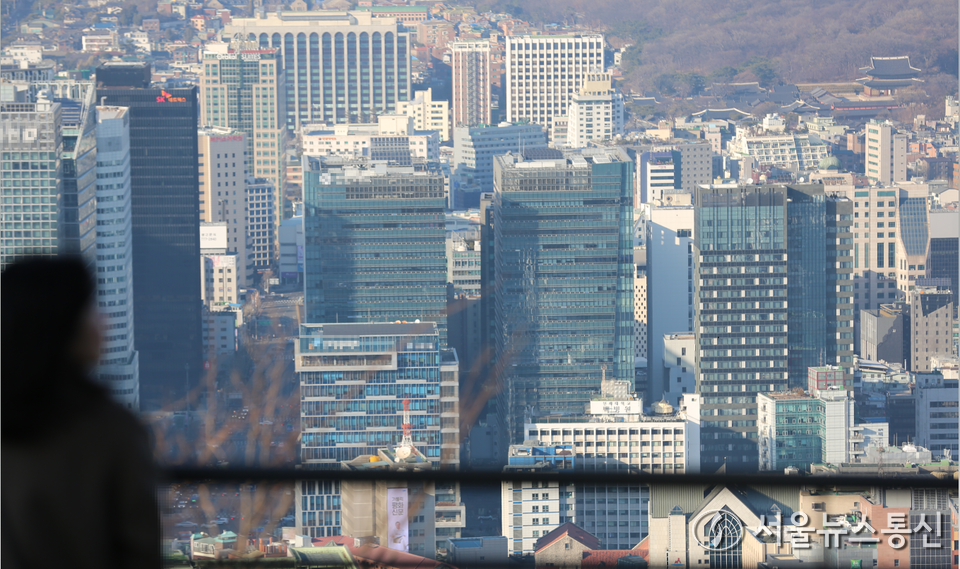 서울 아파트의 경매 낙찰가율(감정가 대비 낙찰가 비율)이 22개월 만에 최고치를 기록한 것으로 나타났다. (남산) / 사진 = 서울뉴스통신 신현성 기자