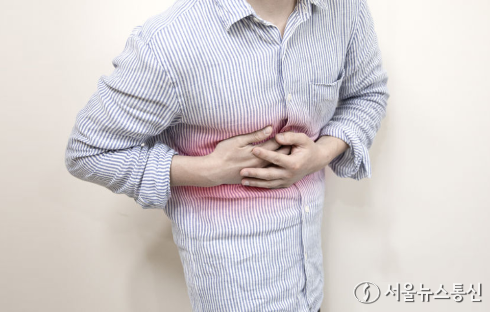 간이 딱딱하게 굳어지는 간경변증(간경화)은 초기에는 대부분 무증상이여서 합병증이 나타난 후에야 알게 되는 경우가 많다. 한 번 손상되면 돌이킬 수 없고 장기적으로 간암 발생의 위험을 크게 높여 예방과 조기 진단이 필수다. (2023.06.30) / 사진 = 고려대 안산병원 제공