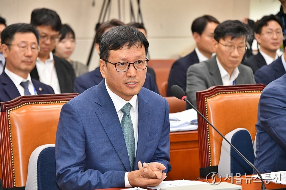 구영배 큐텐 대표가 30일 오후 서울 여의도 국회에서 열린 정무위원회 전체회의에서 티몬-위메프 사태 관련 의원들의 질의에 답하고 있다. (2024.07.30) / 사진 = 서울뉴스통신 이창호 기자