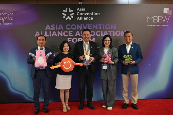 (사진3) ACAAF 회원기관 소개 단체사진