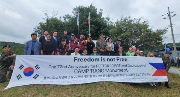 인터넷 언론사 청년투데이가 캠프티아노기념사업회와 공동 주최 및 주관해 '한국전쟁 필리핀참전용사회 19대대 창설 72주년 기념식'을 강원도 양구 필리핀군 전투 전적비에 앞에서 거행했다. (사진 제공 청년투데이) 