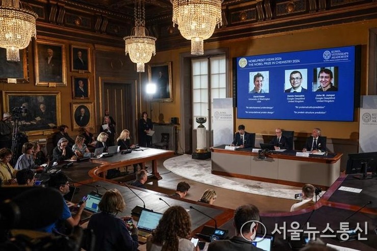 2024년 노벨 화학상 수상자가 9일 스웨덴 스톡홀름에서 발표되고 있다. 2024.10.9/신화=서울뉴스통신