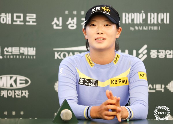 방신실 2024 동부건설 한국토지신탁챔피언십 1R 미디어 인터뷰 (사진제공 KLPGA)