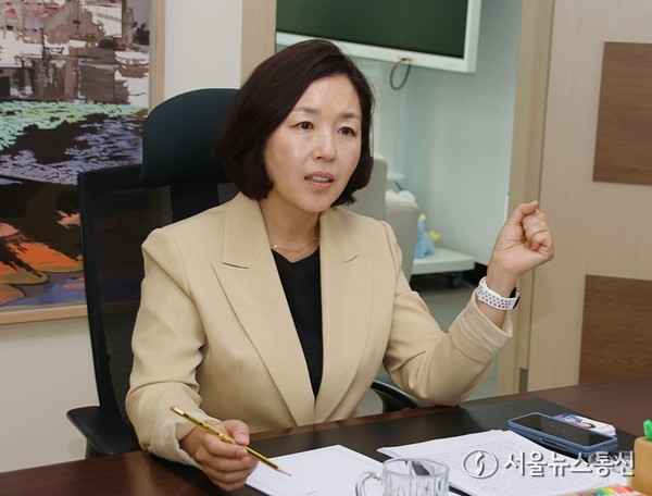 서울시의회 문화체육관광위원회 위원장이 14일 오전 서울시 중구 서울시의회 별관 2동 문체위 회의실에서 가진 서울시의회 출입기자단과의 인터뷰에서 하반기 행감과 관련 산하기관들의 정책을 꼼꼼히 살펴보겠다고 말하고 있다. 2024.10.14. (사진 서울시의회 출입기자단) 