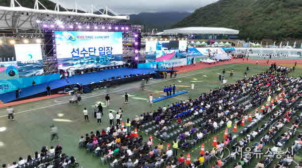 ▲개회식 선수단 입장(사진 = 완도군)