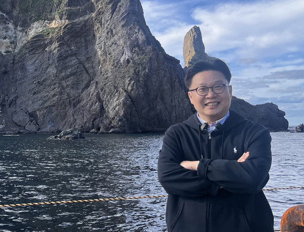 독도에서 영상 촬영 중인 서경덕 교수 / 사진 = 서경덕교수팀 제공