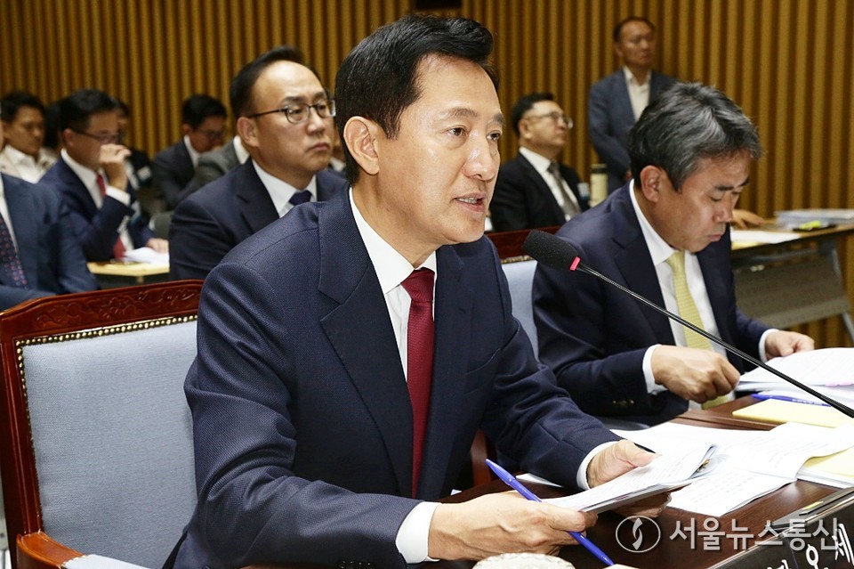 오세훈 서울시장이 15일 오전 서울 중구 서울시청에서 열린 행정안전위원회 서울시청 국정감사에서 의원들의 질의에 답하고 있다. 사진은 본문과 관계없음. (2024.10.15) / 사진 = 서울뉴스통신 신현성 기자
