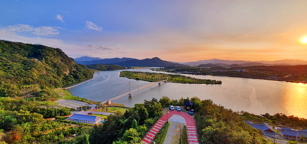 이번 공모사업에서 경북도는 사명대사공원, 산내들오토캠핑장, 이육사문학관, 예움터마을, 소수서원, 선비촌, 선비세상, 상주국제승마장, 경천섬(사진) 등 9개 관광지가 선정되는 쾌거를 이뤘다.