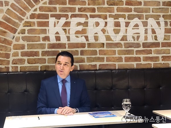 오시난 게르반그룹 대표가 4일 서울 이태원 모처에서 기자간담회를 열고 3년 후에 서울시협 회장 후보에 도전장을 내민다고 밝히고 있다. 2024.11.04. 사진 이민희 기자