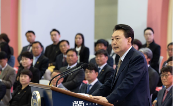 윤석열 대통령이 지난 달 31일 일산 킨텍스에서 열린 '2024 대한민국 소상공인대회' 개막식에서 축사를 하고 있다. 2024.10.31/사진=대통령실