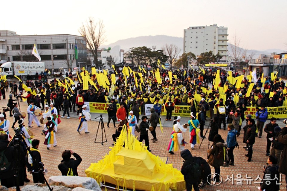 진도군 철마공원에서 열린 세월호 1주기 추모행사 / 사진 = 진도군 제공