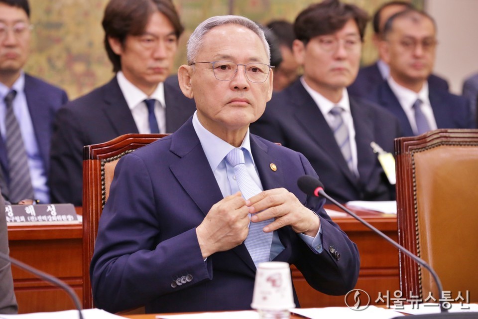 유인촌 문화체육관광부 장관이 24일 서울 여의도 국회 문화체육관광위원회에서 열린 대한축구협회 등에 대한 현안질의에 출석해 자리해 있다. (2024.09.24) / 사진 = 서울뉴스통신 이창호 기자