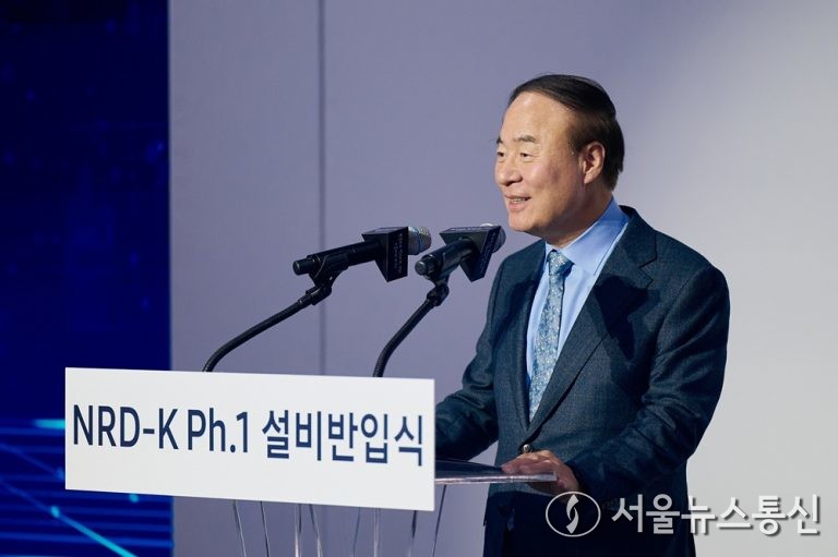 전영현 삼성전자 부회장이 18일 경기 용인시 삼성전자 기흥캠퍼스에서 열린 차세대 반도체 R&D단지 NRD-K 설비 반입식에서 기념사를 하고 있다. (2024.11.18) / 사진 = 삼성전자 제공  