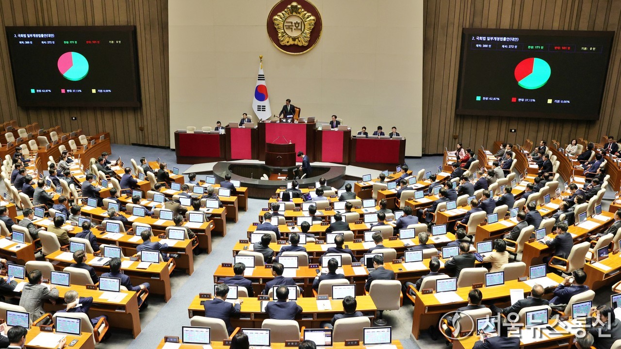 우원식 국회의장이 28일 오후 서울 여의도 국회에서 열린 제418회국회(정기회) 제13차 본회의에서 국회법 일부개정법률안(대안) 가결을 선언하고 있다. (2024.11.28) / 사진 = 서울뉴스통신 신현성 기자