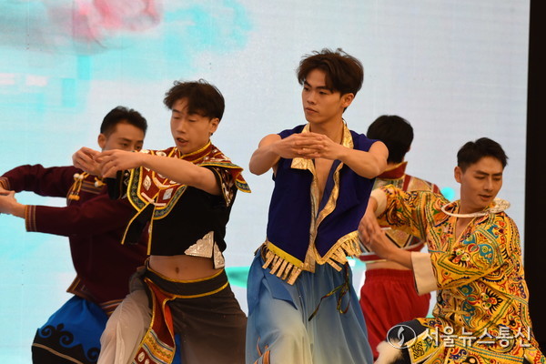 '상쾌한 구이양 문화관광설명회' 행사 시작 공연 / 사진 이민희 기자 2024.11.28. nimini73@daum.net 