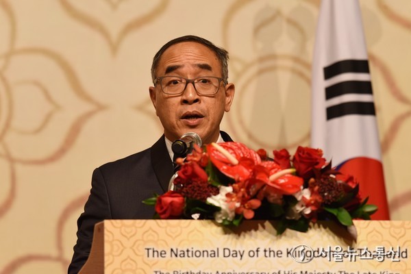 주한태국대사관이 4일 롯데호텔서울에서 정기용 기후변화대사 등 주요 내빈을 초청해 태국 국경일 기념행사(Thailand's National Day)를 개최했다. 타닛 쌩랏(H.E. Mr. Tanee Sangrat) 주한태국대사는 태국과 한국의 영원한우정, 건강, 행복을 바란다고 했다. 태국대사가 기념사 하고 있다. 2024.12.04. 사진 이민희 기자 