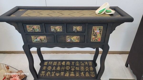 구 작가의  한지 공예 서랍장.