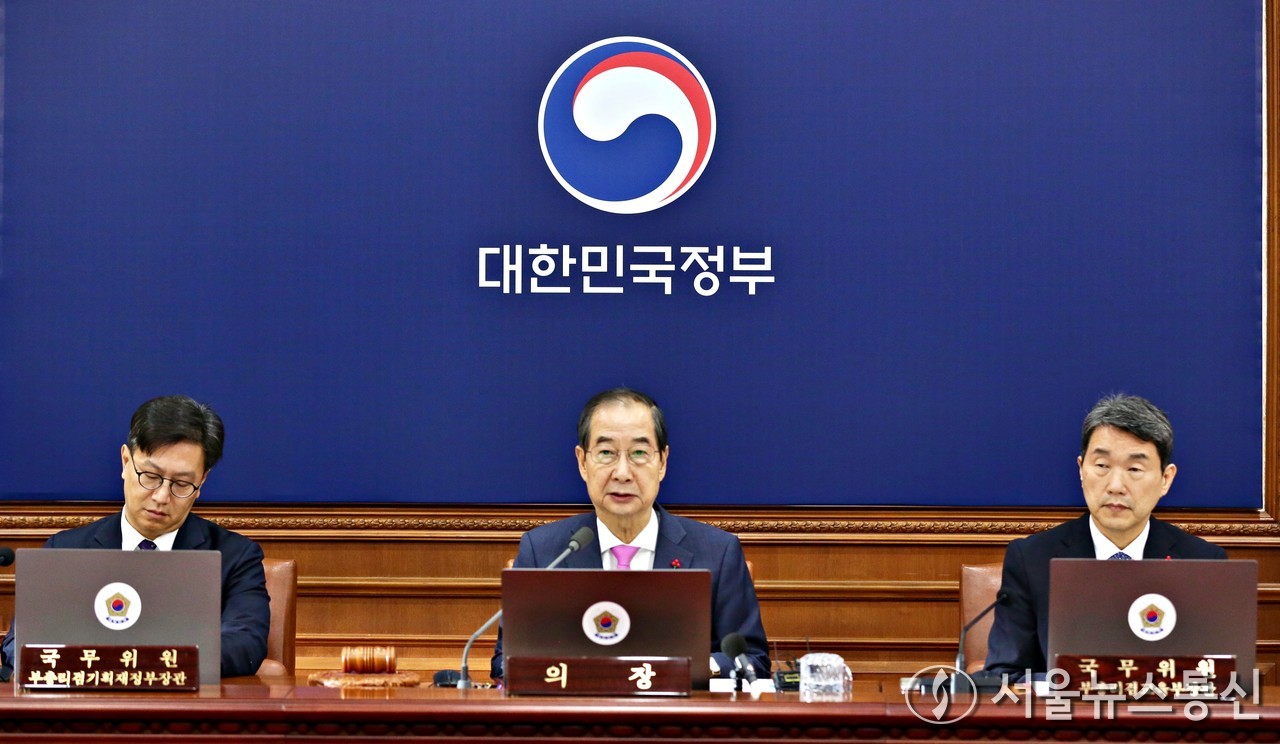 한덕수 국무총리가 10일 오전 서울 종로구 정부서울청사에서 열린 계엄 이후 첫 총리 주재 국무회의에서 발언하고 있다. (2024.12.10) / 사진 = 서울뉴스통신 이민희 기자