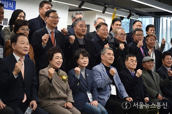 이날 취임식에는 서울시 관광체육국 권영희 과장, 서울시 시의회 김혜영 의원, 서울관광재단 길기연 대표이사, 한국여행업협회 오창희 회장, 내일투어 이진석(신임 한국여행업협회장)대표, 서울시 관광 명예시장 오시난 케르반그룹 대표를 비롯한 관광관련 협·단체장을 포함해 각계각층의 지도자 약 100여 명의 주요 인사들이 참석했다. 