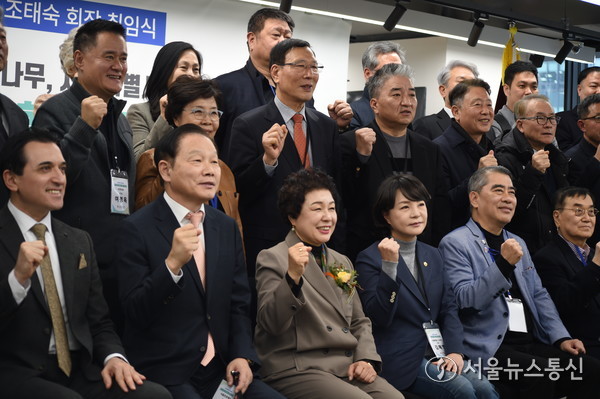 이날 취임식에는 서울시 관광체육국 권영희 과장, 서울시 시의회 김혜영 의원, 서울관광재단 길기연 대표이사, 한국여행업협회 오창희 회장, 내일투어 이진석(신임 한국여행업협회장)대표, 서울시 관광 명예시장 오시난 케르반그룹 대표를 비롯한 관광관련 협·단체장을 포함해 각계각층의 지도자 약 100여 명의 주요 인사들이 참석했다.