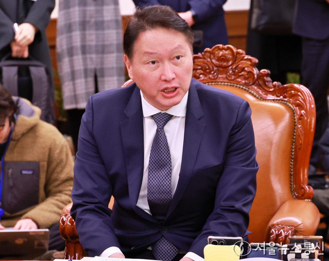 최태원 대한상공회의소 회장이 17일 서울 여의도 국회의장실에서 열린 경제단체 비상간담회에서 발언하고 있다. (2024.12.17) / 사진 = 서울뉴스통신 신현성 기자 