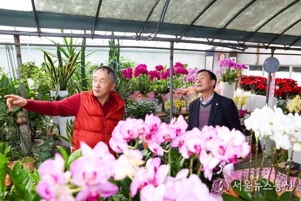 안산시의회 박태순 의장, 지역 화훼판매 시설 방문 / 안산시의회 제공